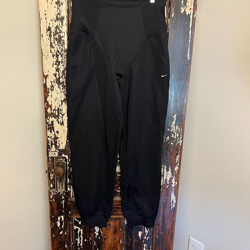 Women’s Nike Dri-Fit Training  Gym workout Pants. Size Medium.